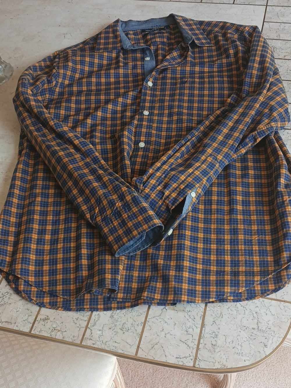 Men's Nautica dress shirt, Sz L.,, Gold/navy checks Pattern,,Brand New/Macy's